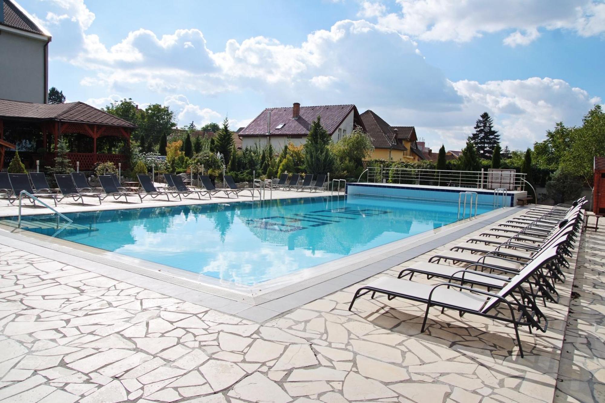 Silver Hotel Oradea Εξωτερικό φωτογραφία
