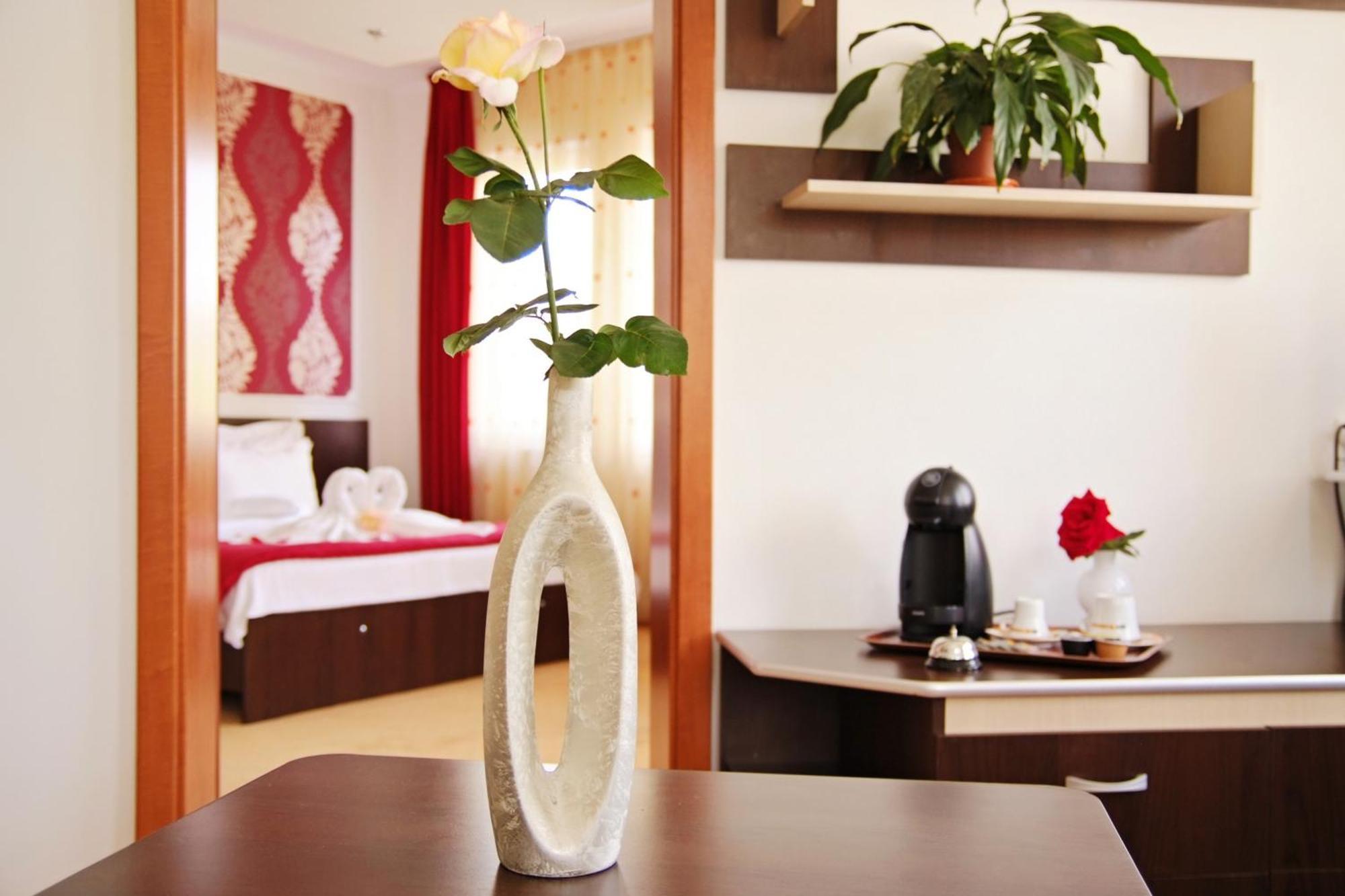 Silver Hotel Oradea Εξωτερικό φωτογραφία