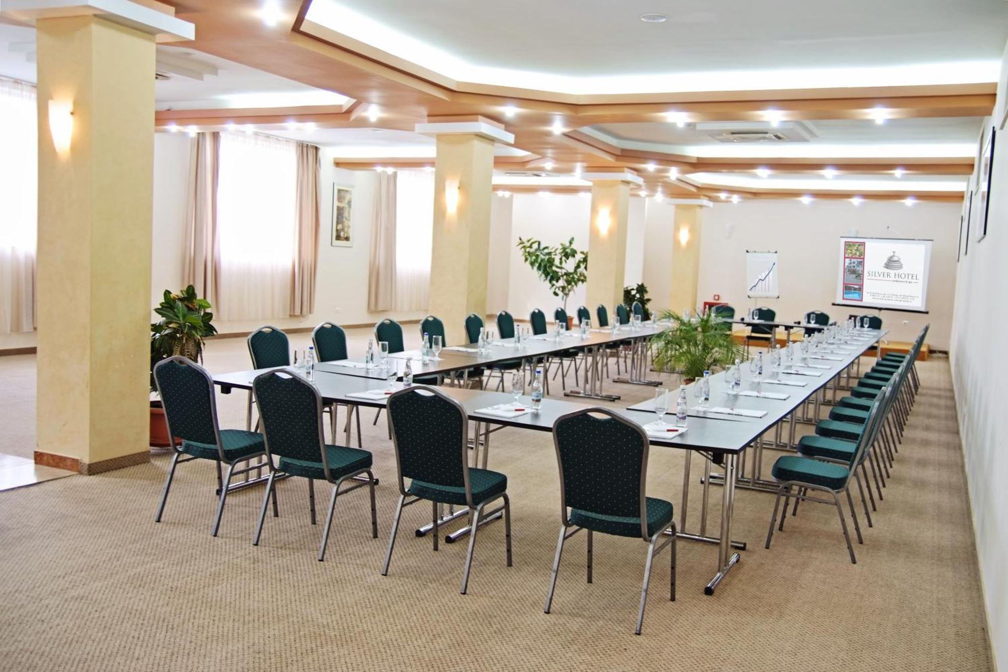 Silver Hotel Oradea Εξωτερικό φωτογραφία